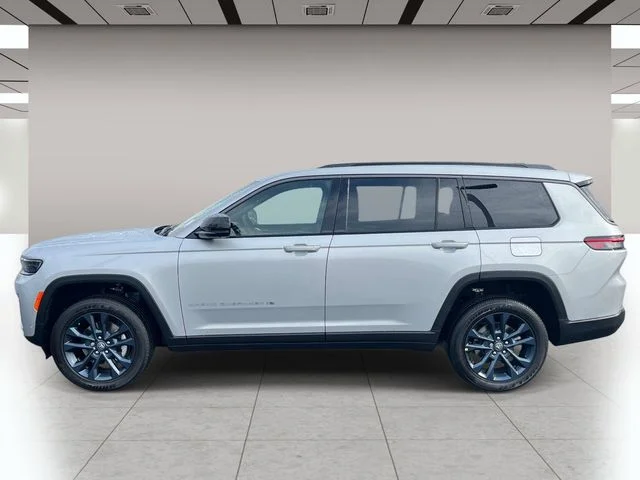 New 2026 Silver Zynith Exterior Paint Jeep Limited image 7