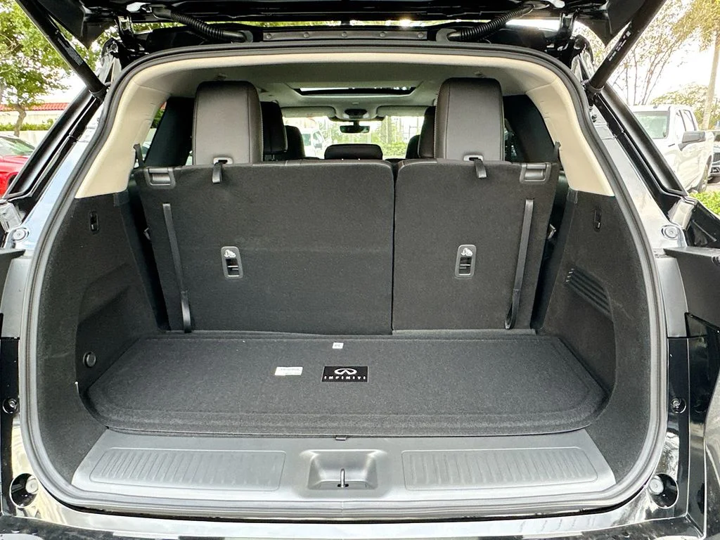 Certified Used 2026 Black INFINITI LUXE image 29