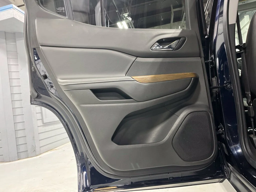Used 2021 Midnight Blue Metallic GMC SLE image 28