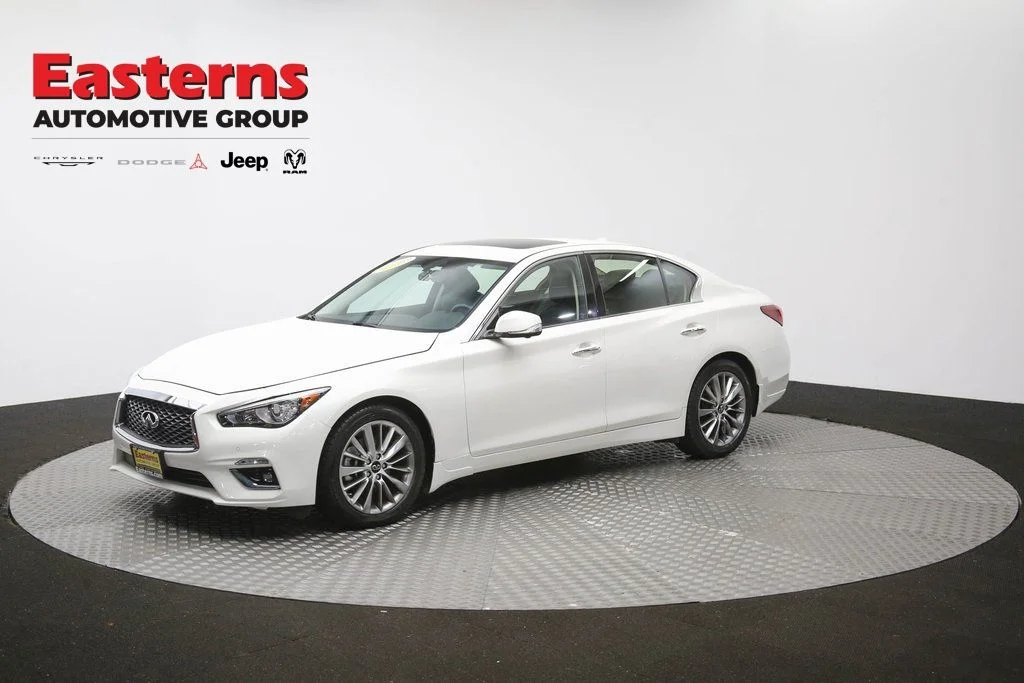 Used 2023 White INFINITI LUXE image 60