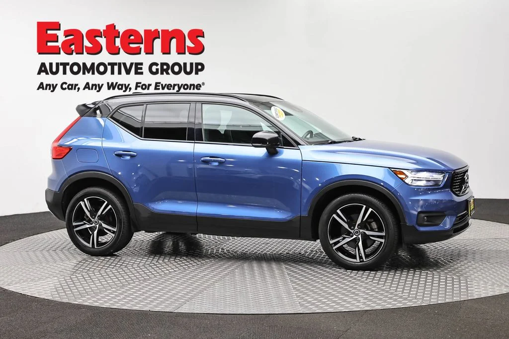 Used 2020 Blue Volvo R-Design image 4