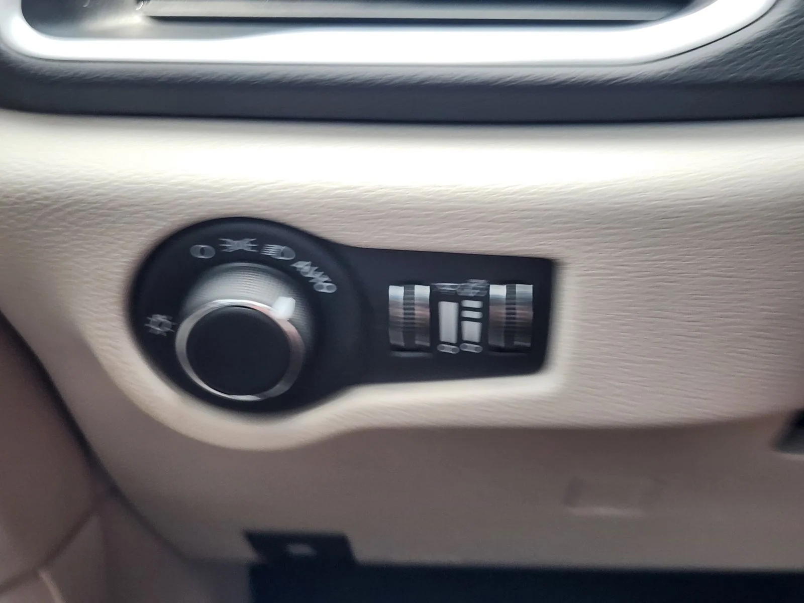 Used 2024 Silver Chrysler LX image 21
