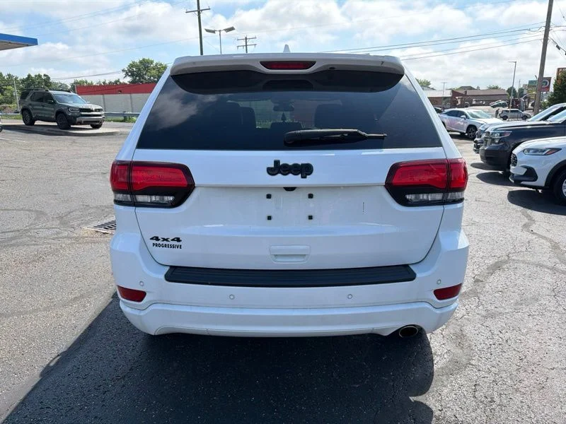 Used 2021 White Jeep Laredo X image 6