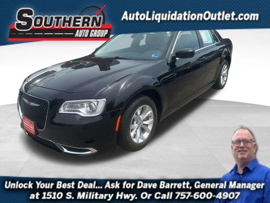 2023 Chrysler 300 Touring's photo