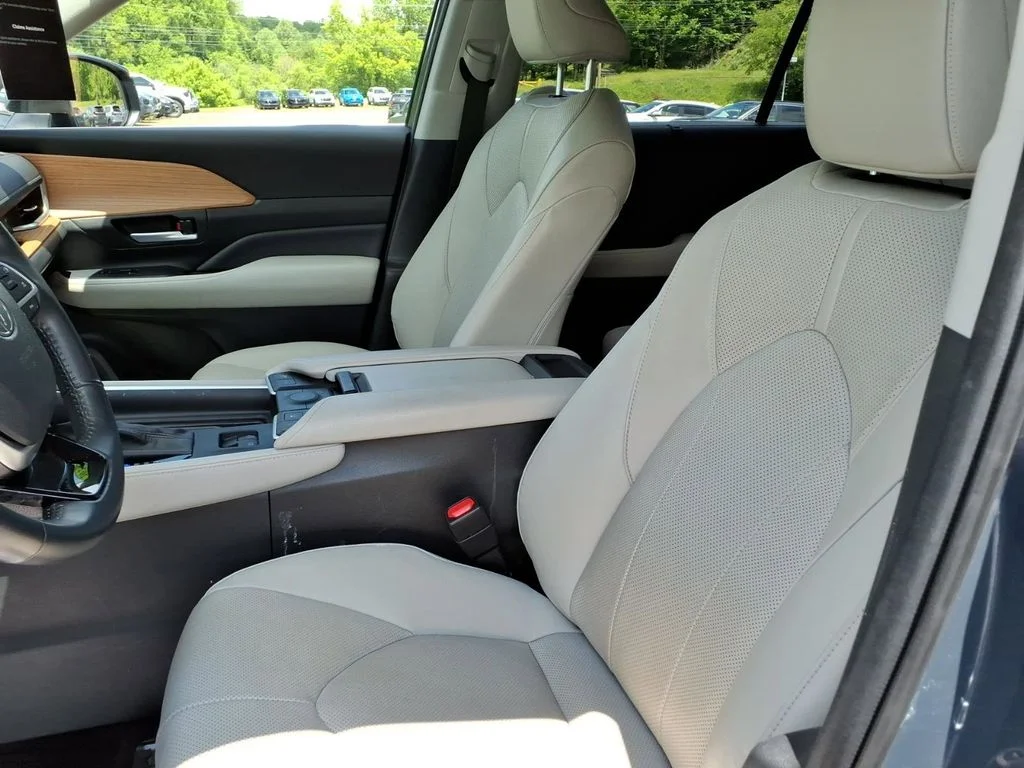 Used 2024 White Toyota Limited image 10