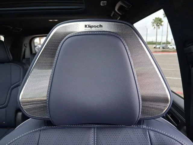 New 2026 2T RADIANT WHIT INFINITI Sport 4WD image 25