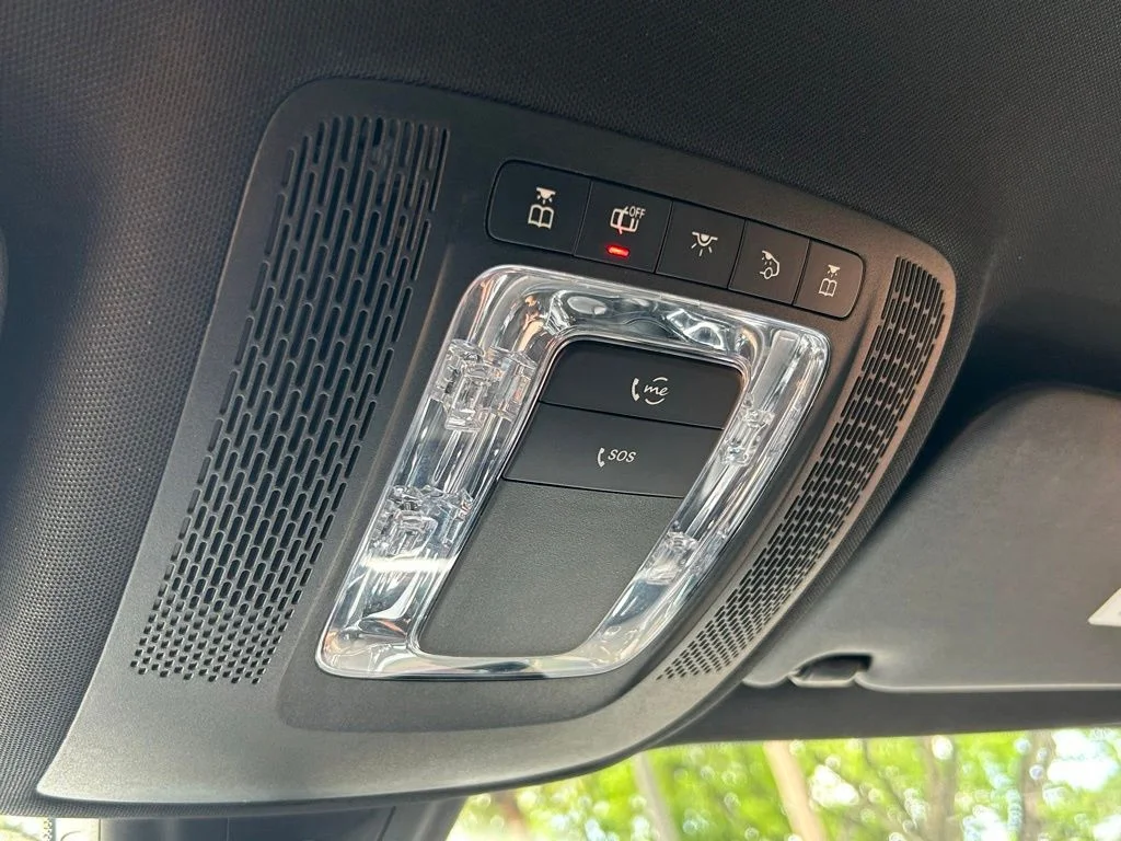Used 2022  Mercedes-Benz GLB 250 image 24