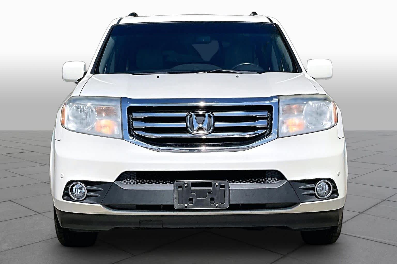 Used 2012 White Diamond Pearl Honda Touring image 4