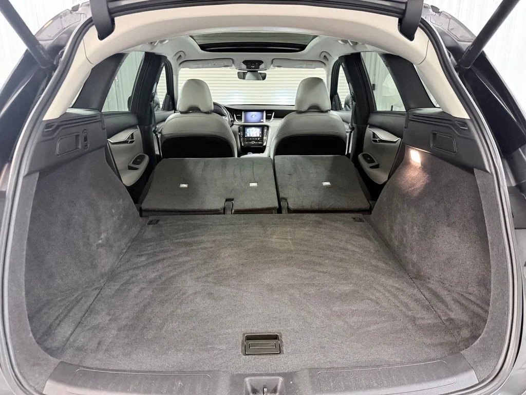 Used 2023 Gray INFINITI LUXE image 33