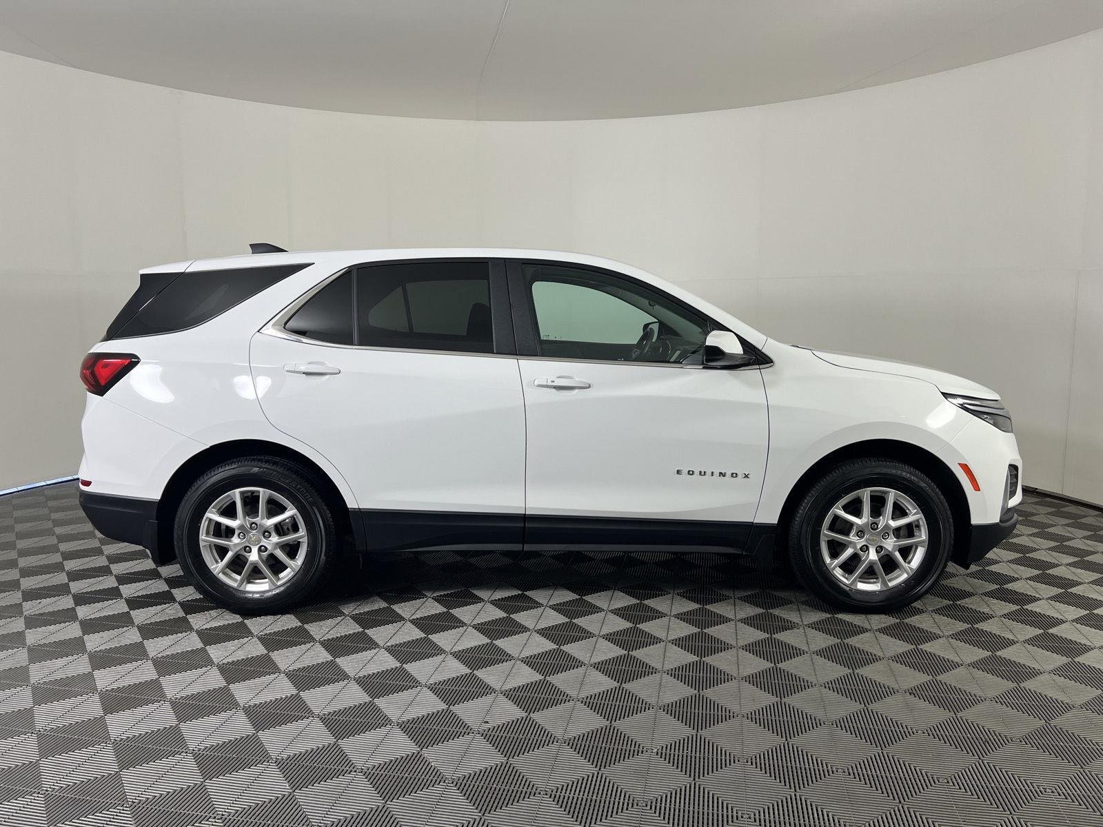 Used 2024 Summit White Chevrolet LT image 24