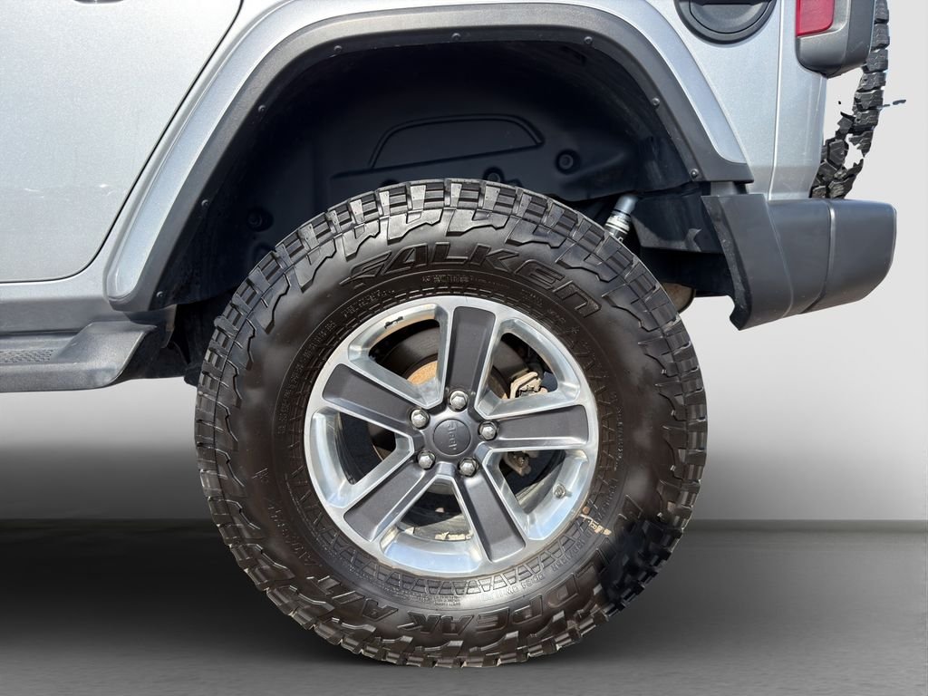 Used 2020 Silver Jeep Unlimited Sahara image 23