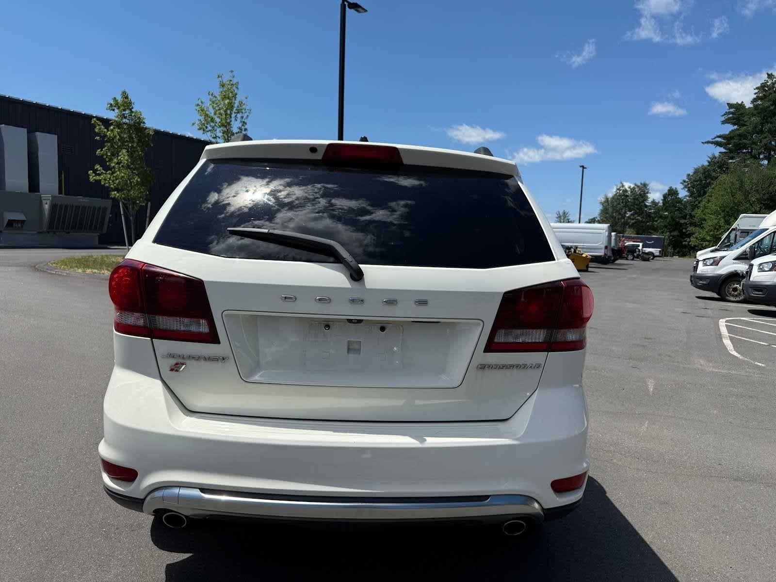 Used 2018 Vice White Dodge Crossroad image 7
