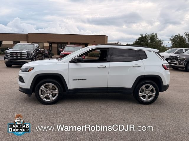Used 2024 White Jeep Latitude image 4