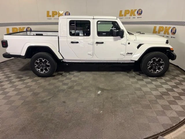 New 2026 Bright White Clear-Coat Exterior Paint Jeep Sahara image 35