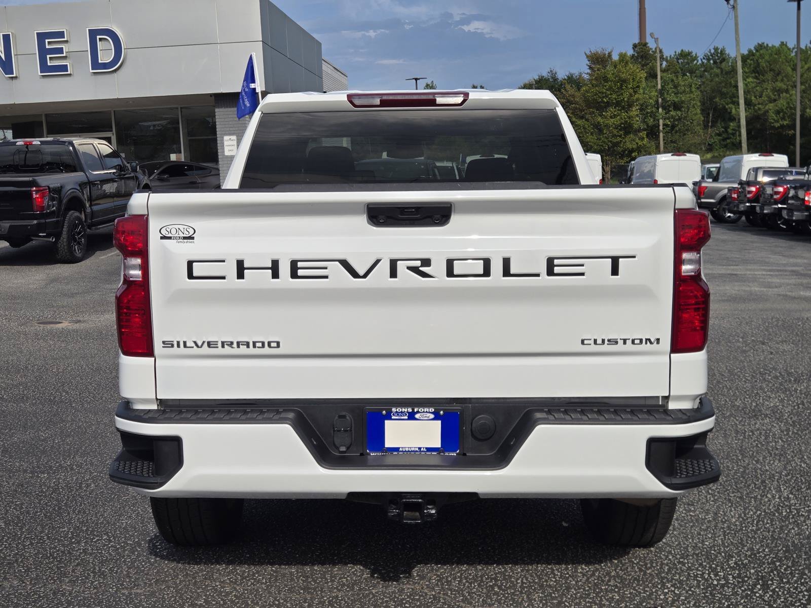 Used 2025 Summit White Chevrolet Custom image 9