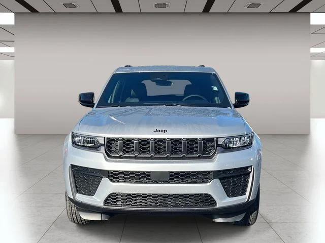 New 2026 Silver Zynith Exterior Paint Jeep Altitude image 9