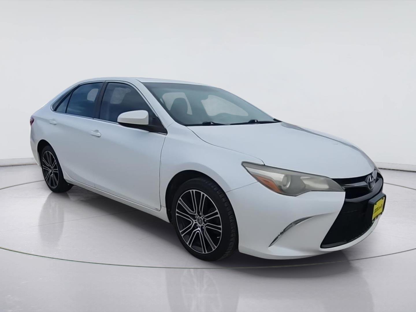 Used 2016 White Toyota XLE image 2