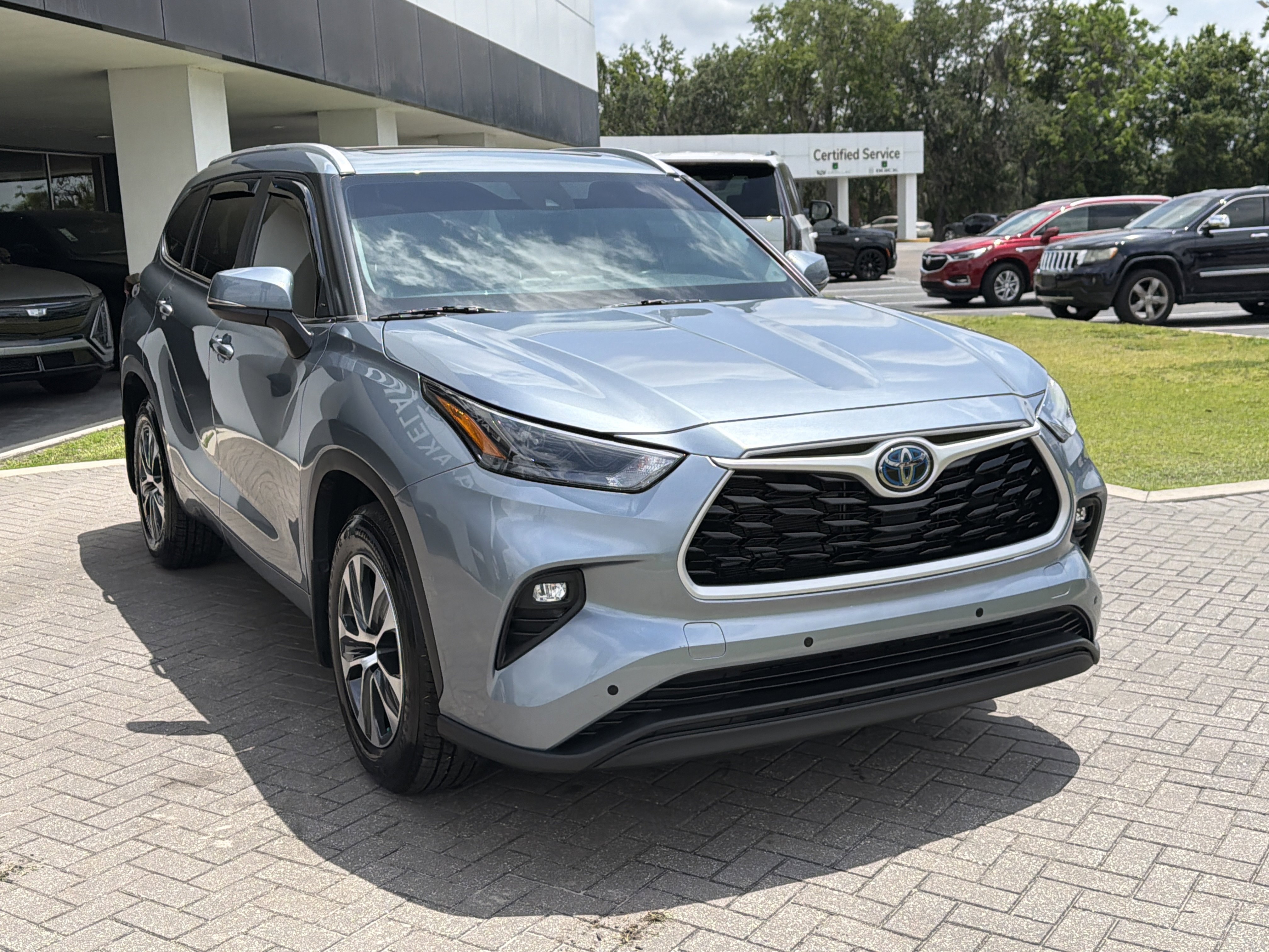 Used 2024 Moon Dust Toyota XLE image 7