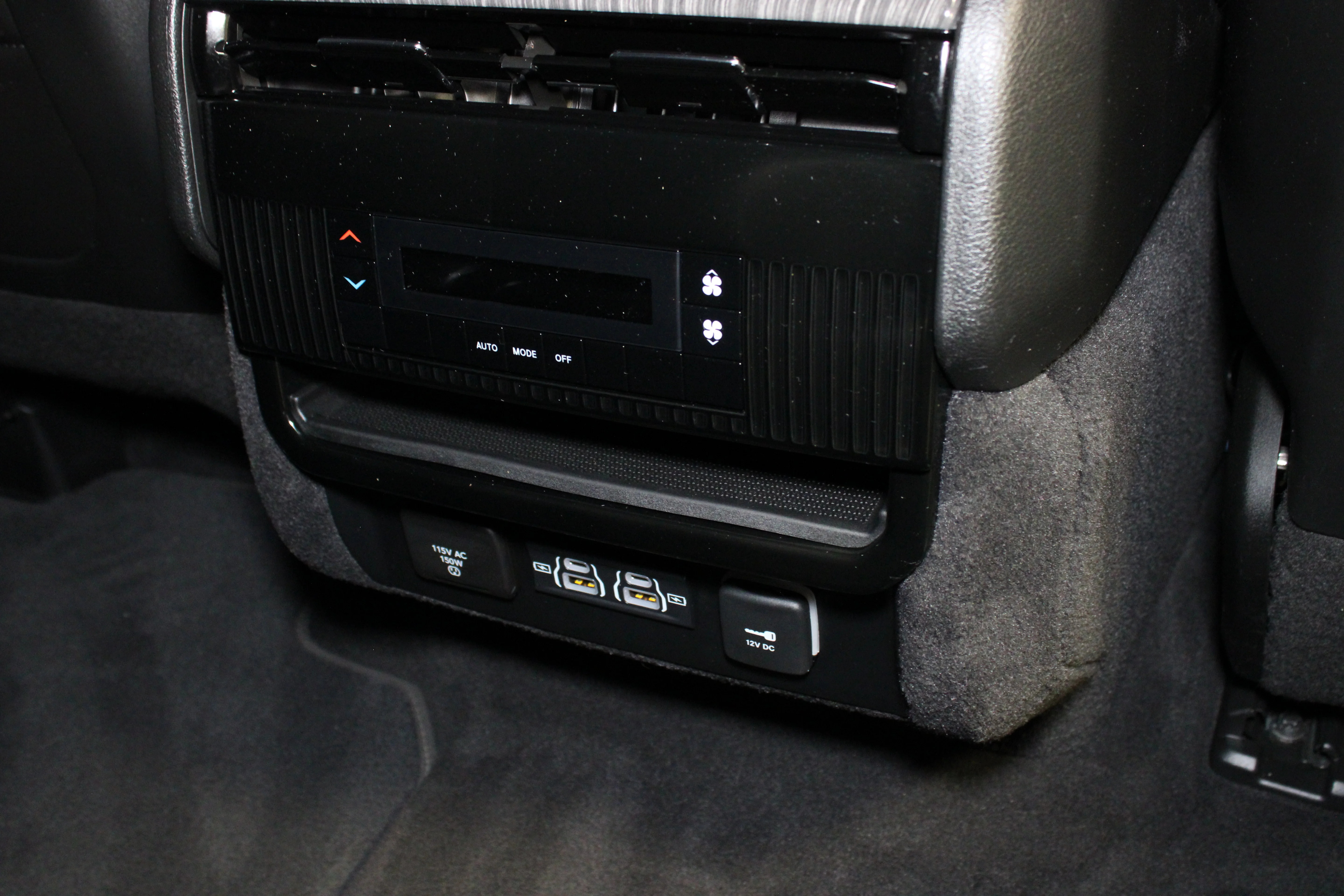 Used 2022 Diamond Black Crystal Pearlcoat Jeep Series II image 18