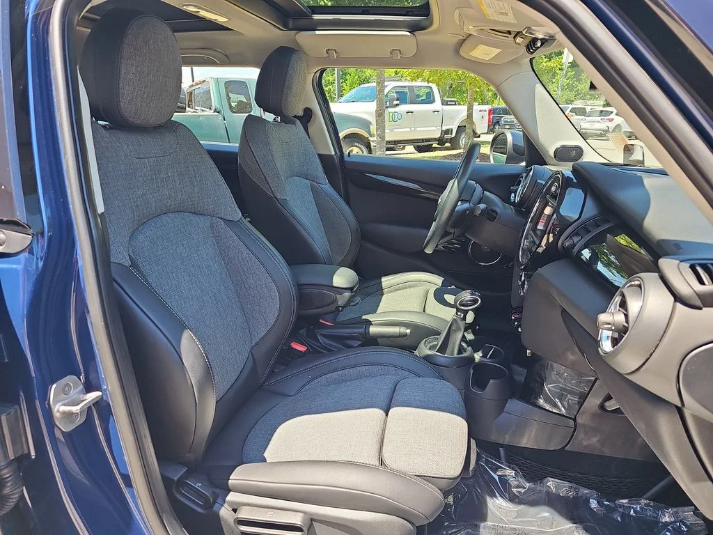Used 2018 Blue MINI Base image 10