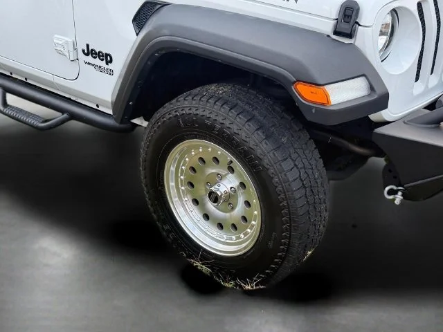 Used 2021 White Jeep Sport image 10