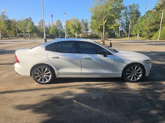 Used 2021 White Volvo T5 Momentum image 20