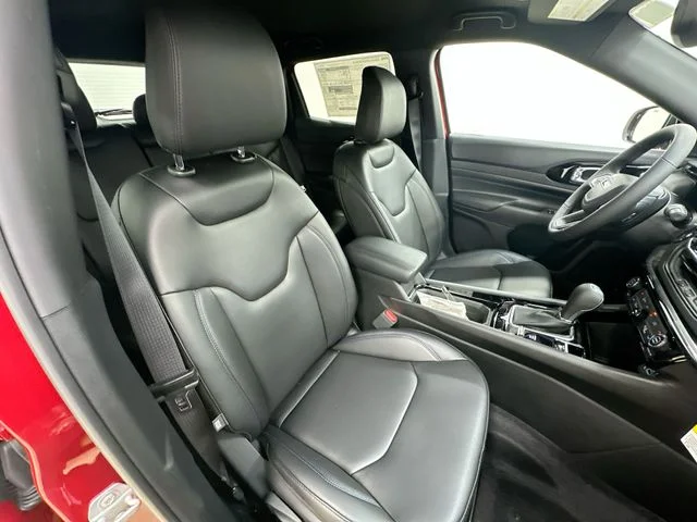 New 2026 Red Hot Pearl-Coat Exterior Paint Jeep Limited image 25