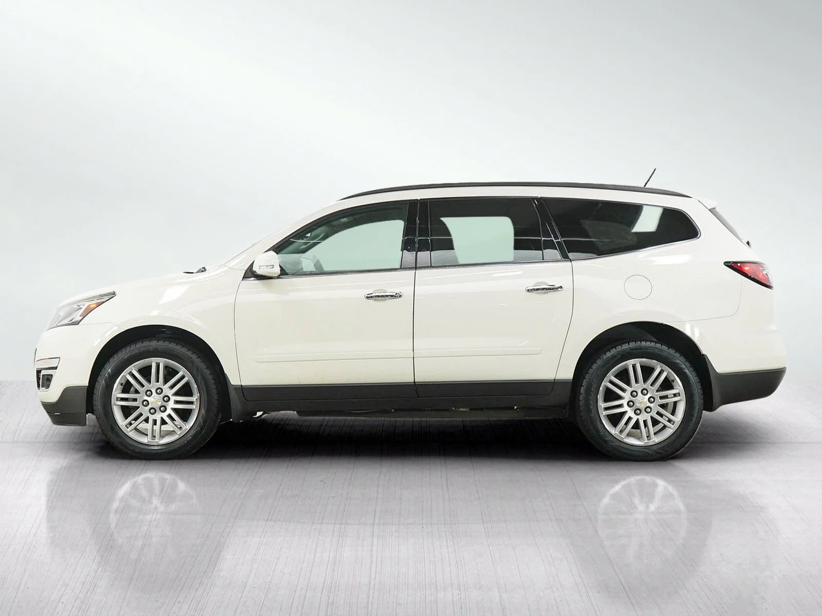 Used 2015 Chevrolet Traverse 1LT with VIN 1GNKVGKDXFJ246258 for sale in Minneapolis, Minnesota