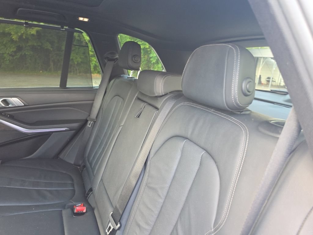 Used 2020 White BMW xDrive40i image 28