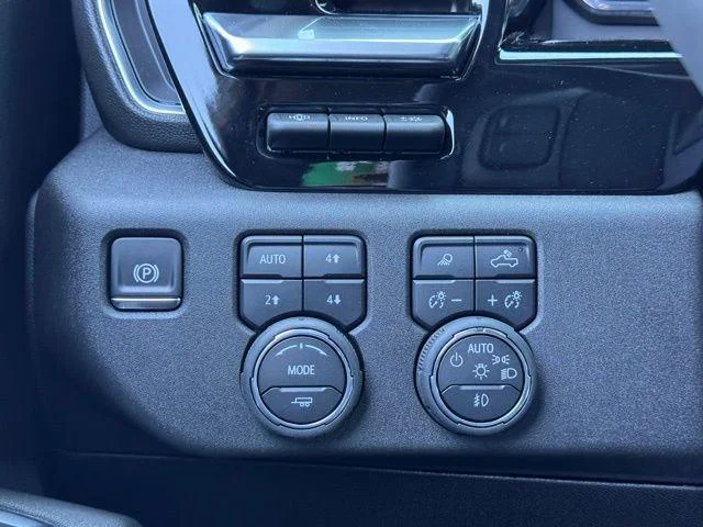 2025 Chevrolet Silverado 3500 HD LTZ - Photo 24