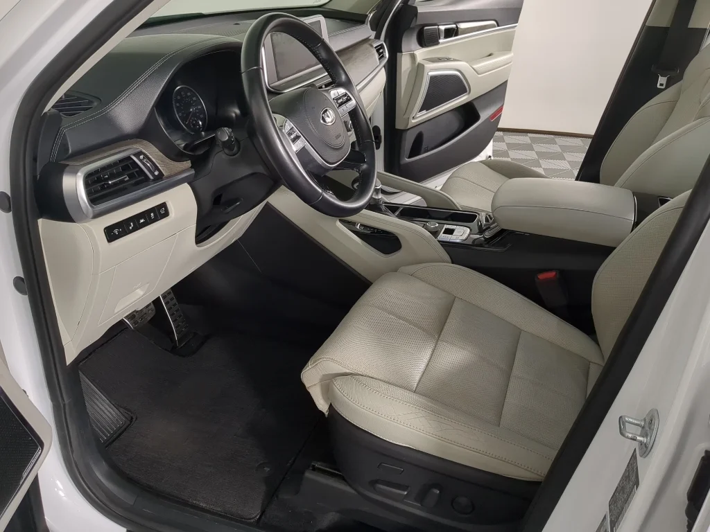 Used 2020 White Kia SX image 10