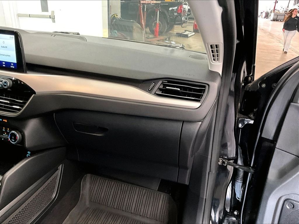 Used 2022 Black Metallic Ford SEL image 13
