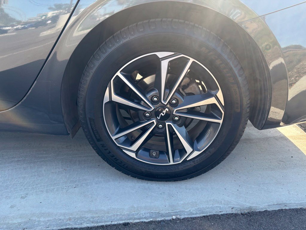 Used 2024 Gray Kia LXS image 10