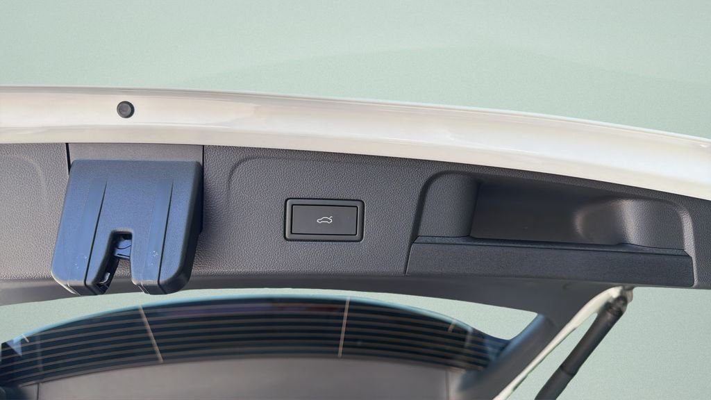 New 2026 Opal White Pearl Volkswagen 2.0T Peak Edition image 36