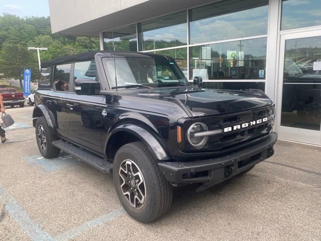Certified Used 2022 Black Ford Outer Banks image 2