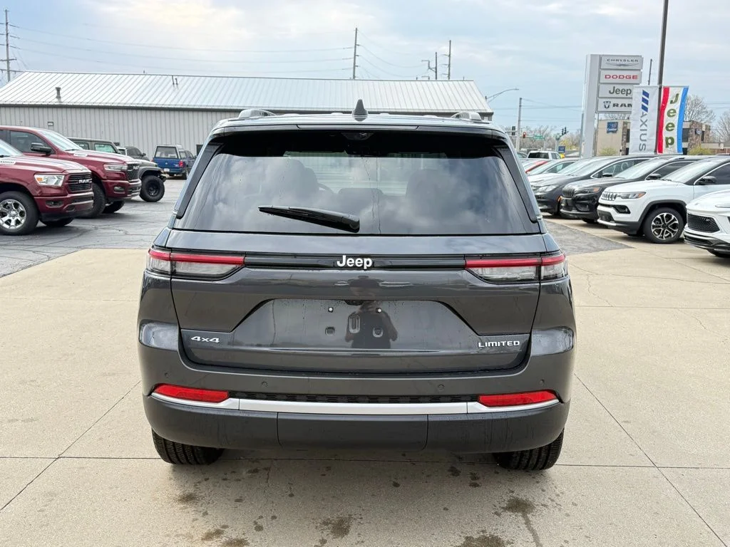 New 2026 Baltic Gray Metallic Clear-Coat Exterior Paint Jeep Limited image 6