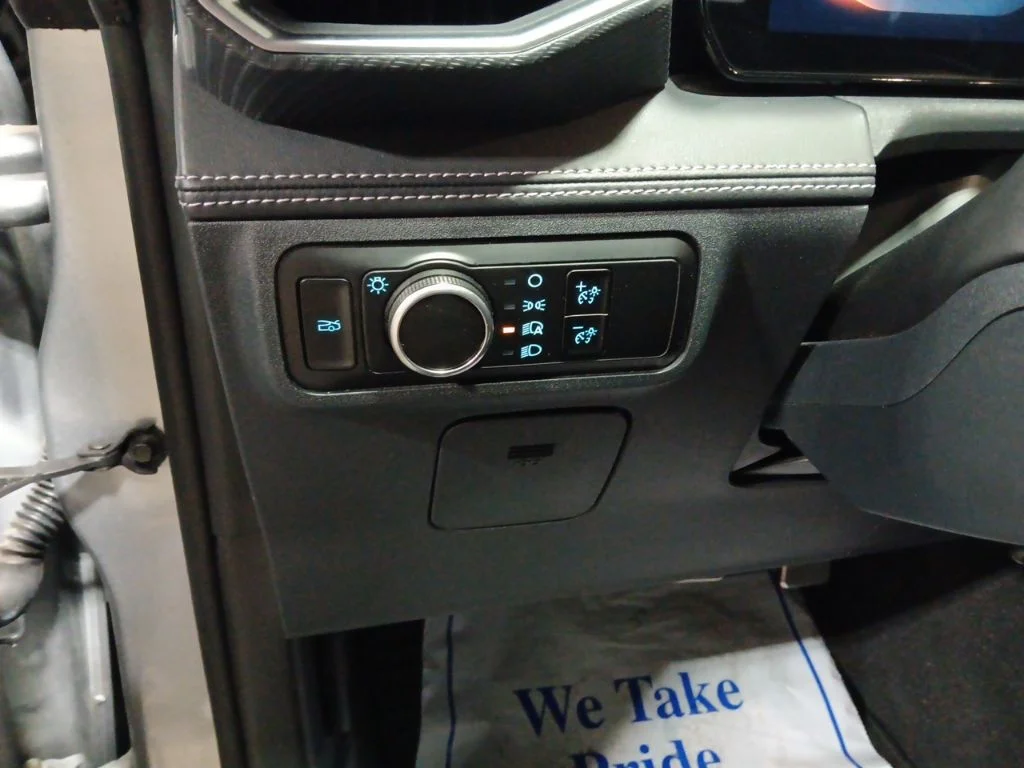 Used 2025 Iconic Silver Metallic Ford EcoBoost Premium image 14