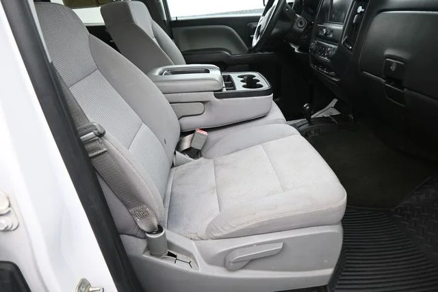 Used 2016 White Chevrolet Custom image 22