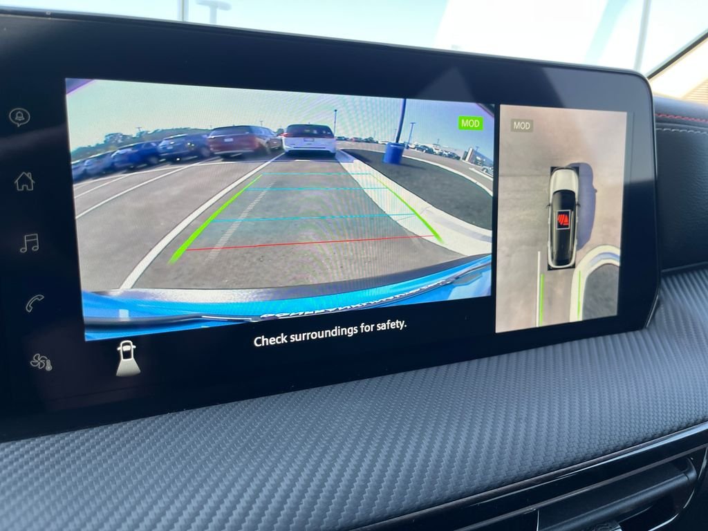 Used 2025 White Nissan SR image 17