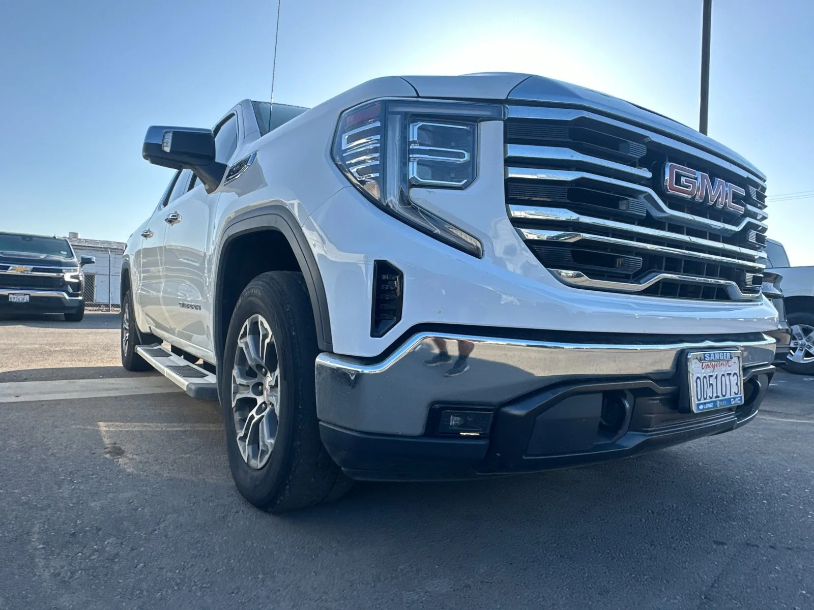 Used 2022 SUMMIT WHITE GMC SLT image 2