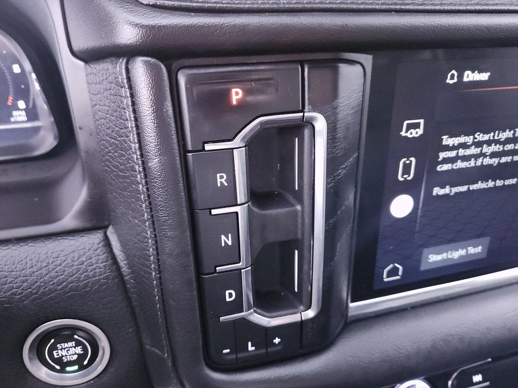 Used 2022 Green GMC Denali image 19