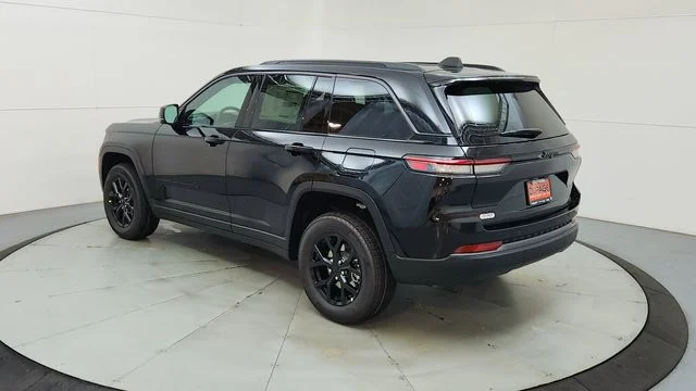 New 2026 Diamond Black Crystal Pearlcoat Jeep Altitude image 7