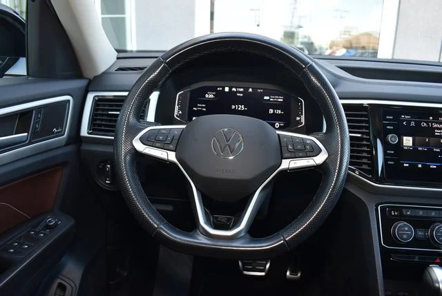 Used 2022 Deep Black Pearl Volkswagen 3.6L V6 SEL Premium R-Line image 15