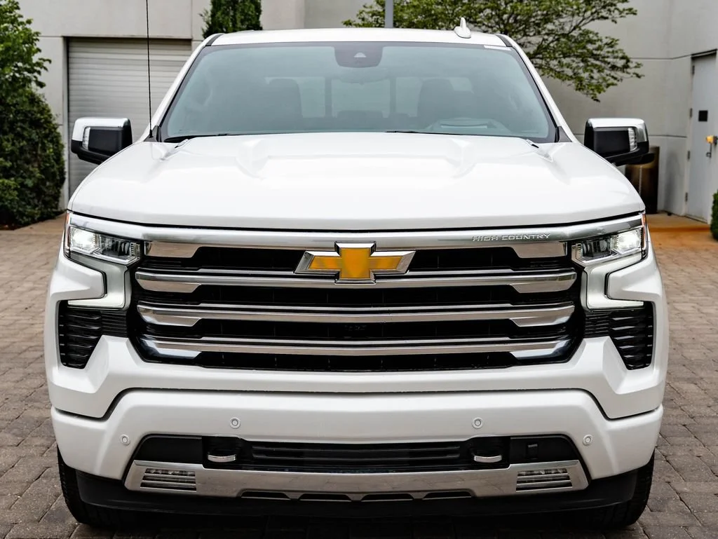 Used 2024 Iridescent Pearl Tricoat Chevrolet High Country image 2