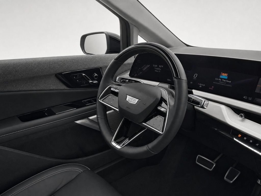 Used 2025 Silver Cadillac Luxury image 24