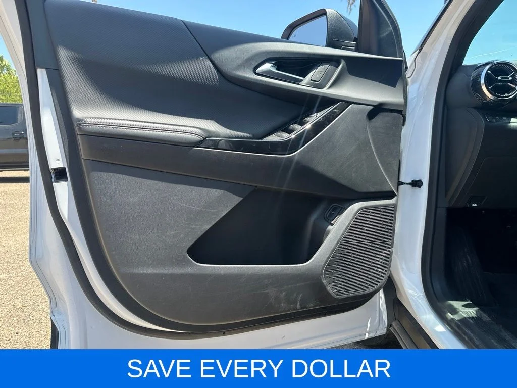 Used 2025 White Chevrolet LT image 14