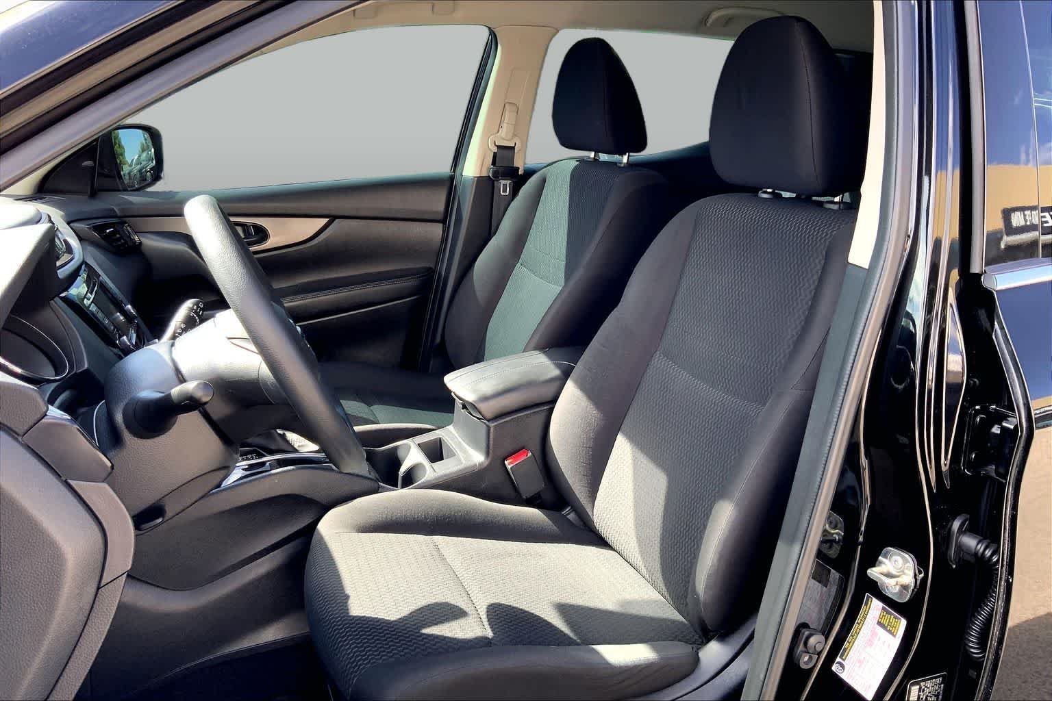 Used 2020 Magnetic Black Pearl Nissan S image 7