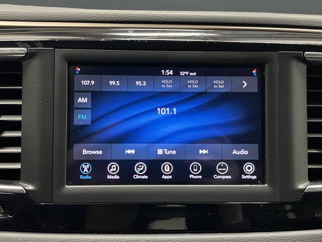 Used 2018 Granite Crystal Metallic Clearcoat Chrysler L image 15
