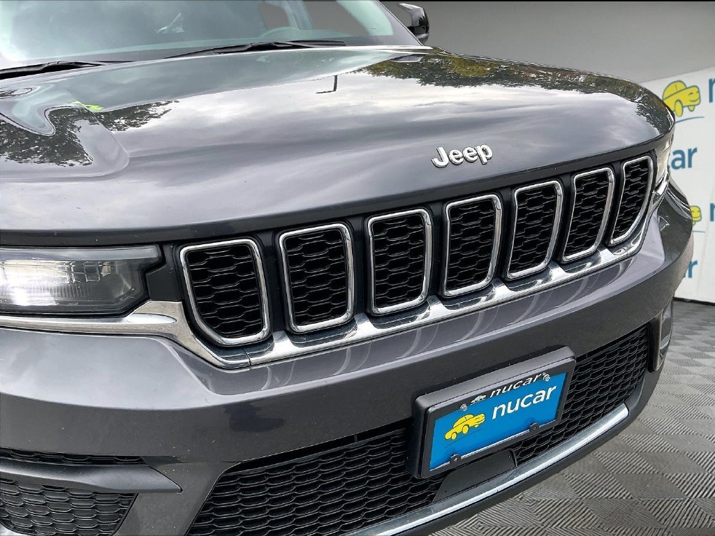 Used 2023 Metallic Jeep Laredo image 28