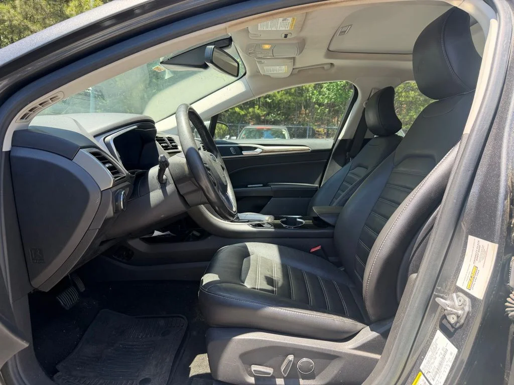 Used 2015 Gray Ford SE image 9